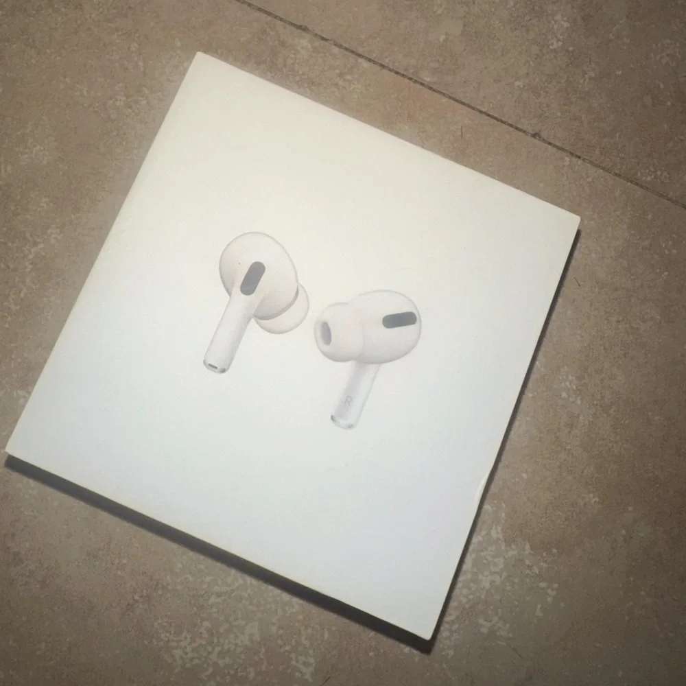 AirPods Pro - Picture 3 of 4